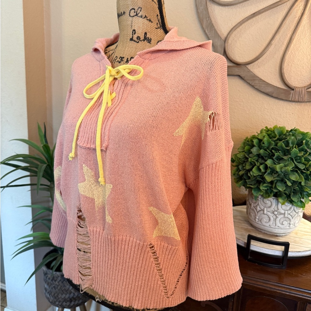 New POL Pink and White Star Patterned Women's Distressed Sweater - Picture 5 of 12